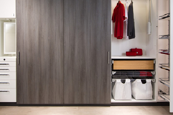 Kleiderschrank